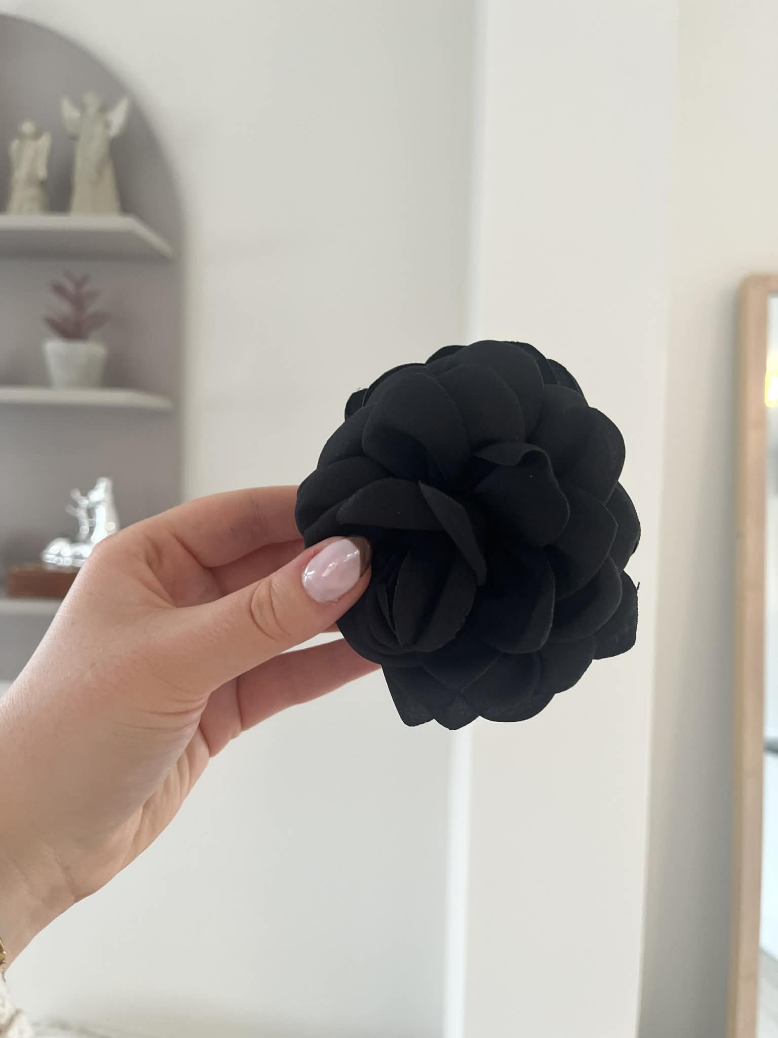 Læg en Blomster Hårklemme med til 0 kr. ved køb af 350 kr.