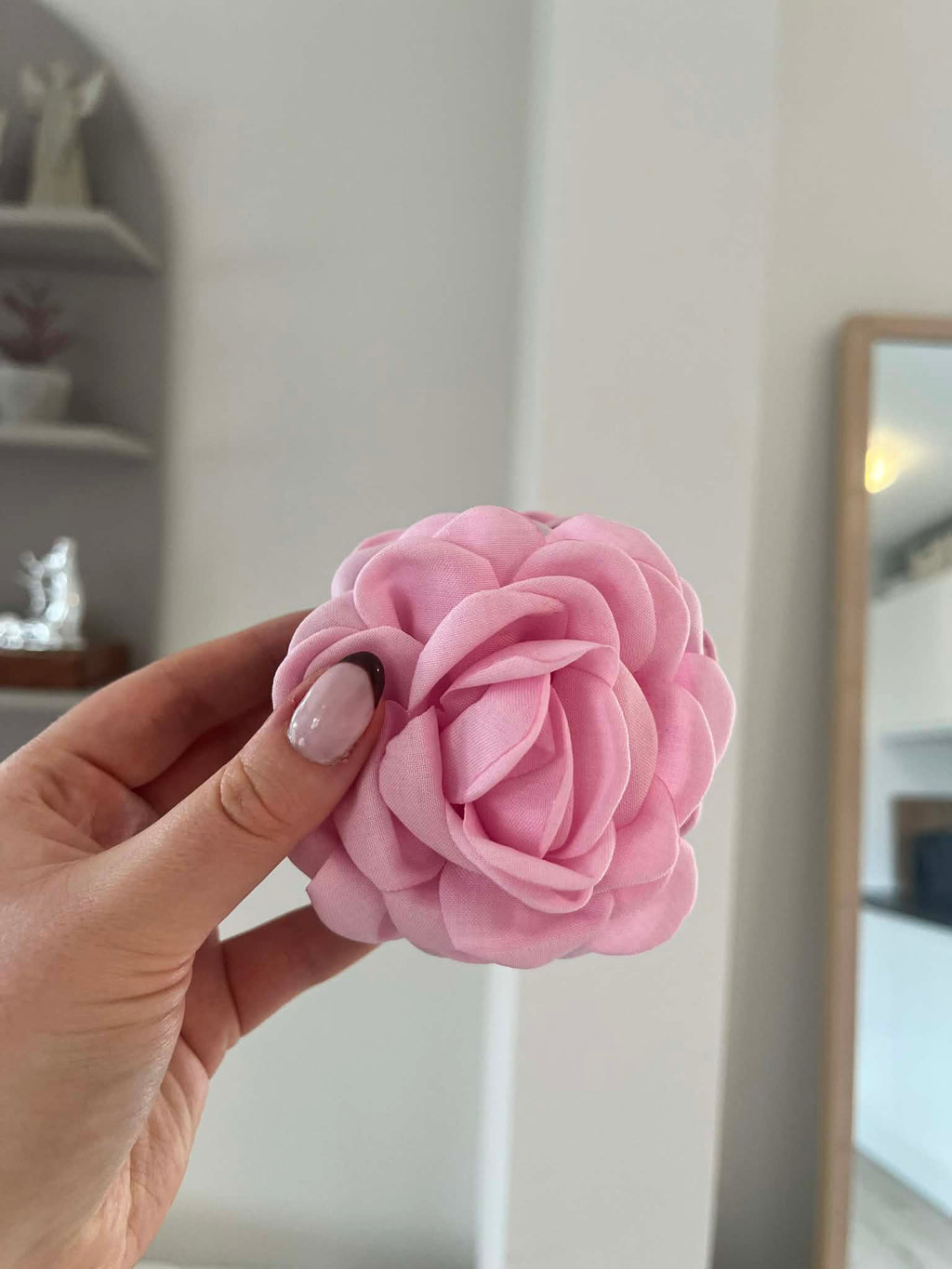 Læg en Blomster Hårklemme med til 0 kr. ved køb af 350 kr.