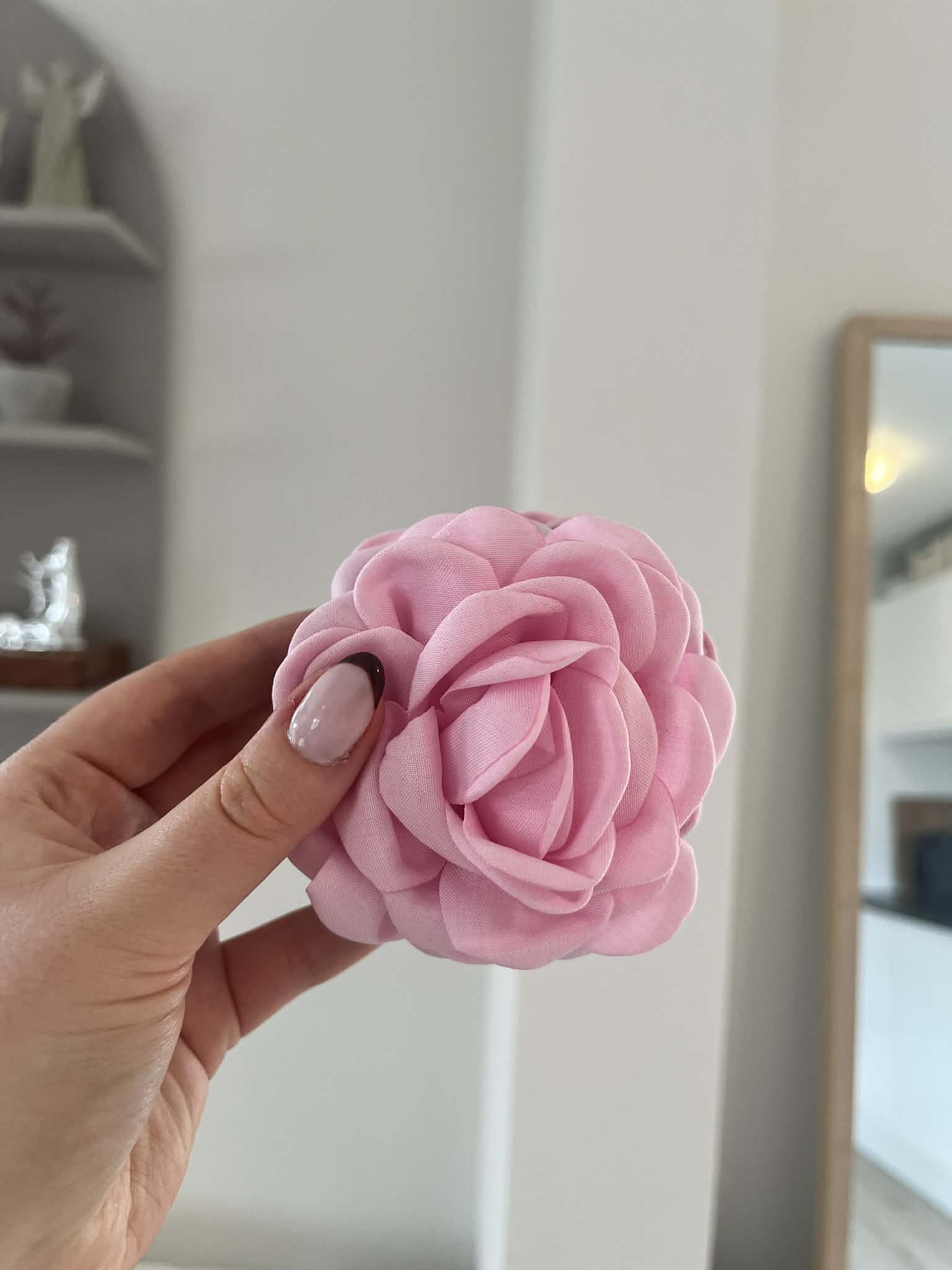 Læg en Blomster Hårklemme med til 0 kr. ved køb af 350 kr.