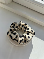 Scrunchie (hvid og sort)
