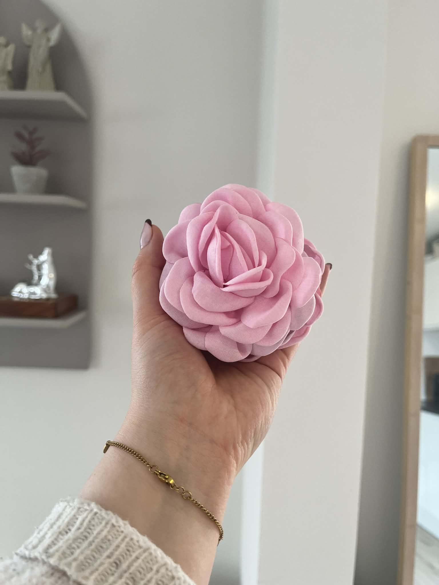 Læg en Blomster Hårklemme med til 0 kr. ved køb af 350 kr.