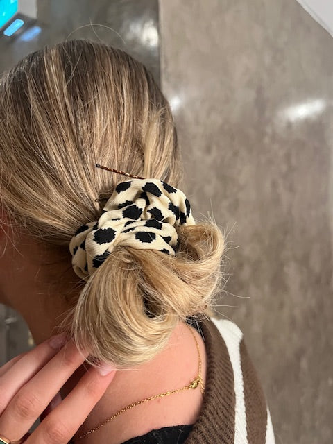 Scrunchie (hvid og sort)