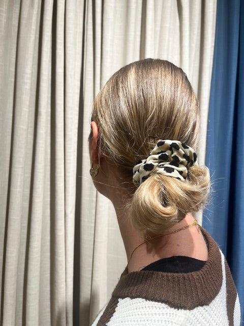 Scrunchie (hvid og sort)