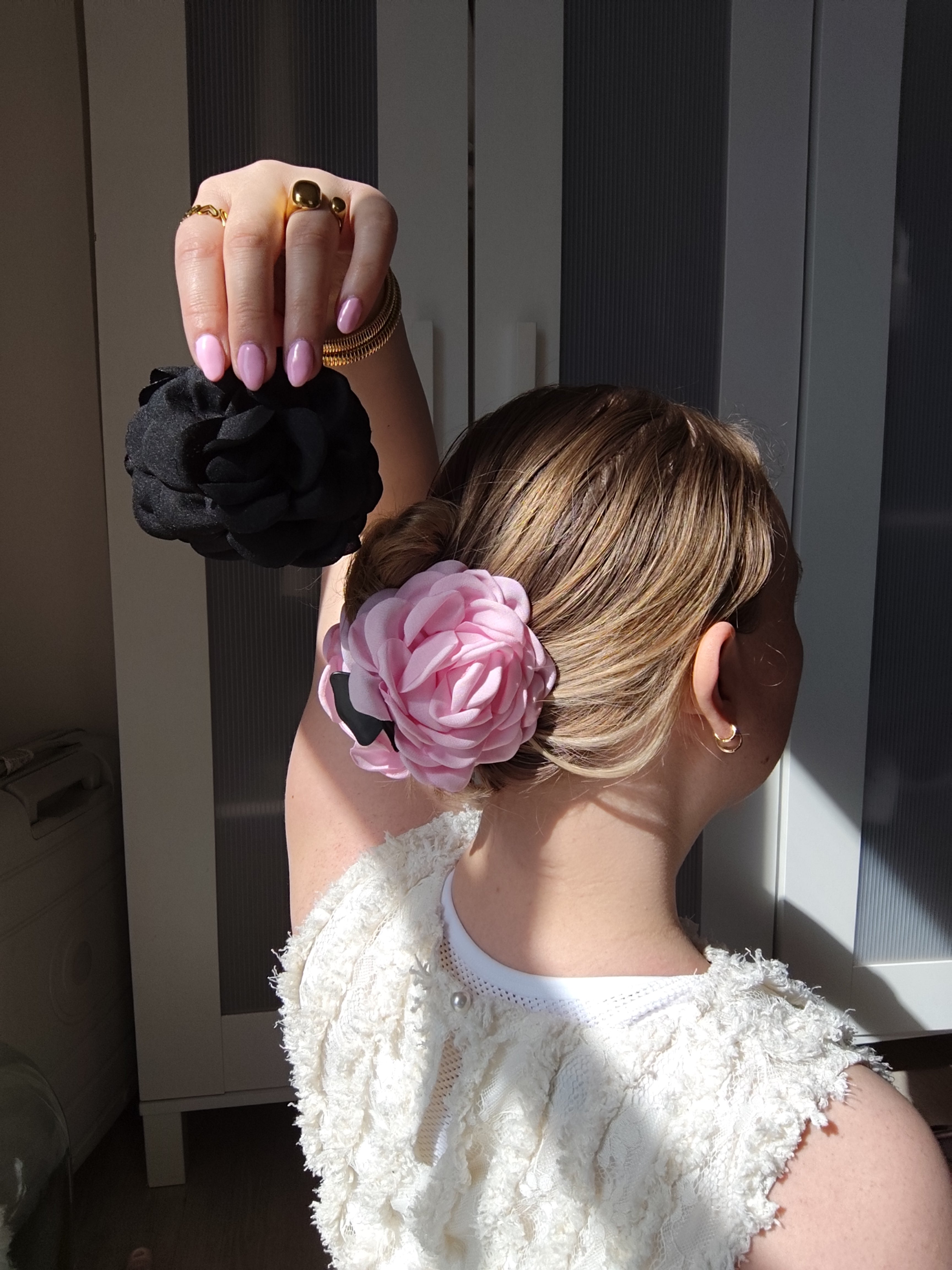 Læg en Blomster Hårklemme med til 0 kr. ved køb af 350 kr.